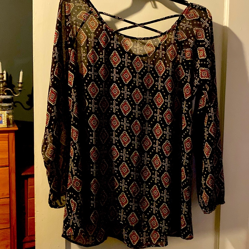 Women's Black and Red Patterned Top